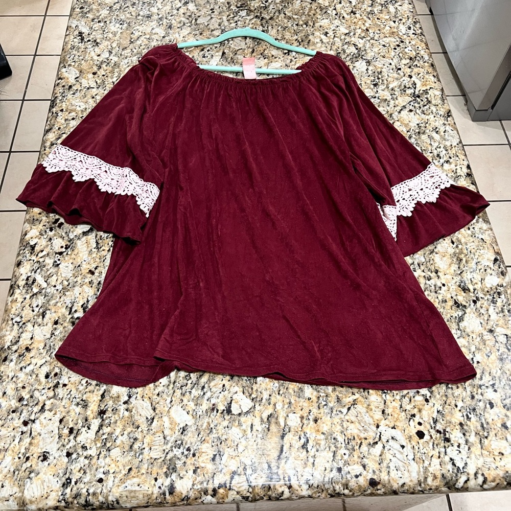 Elegant Burgundy Tunic with Lace Detail
